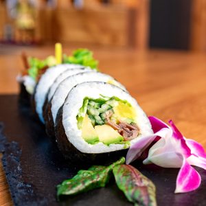 Futomaki με λαχανικά σε τέμπουρα τυρί Philadelphia ή spicy mayo