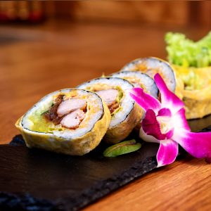 Tamago maki με ψητό τόνο, spicy mayo και λαχανικά