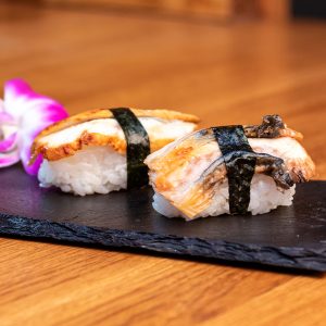 Nigiri με μαριναρισμένο χέλι