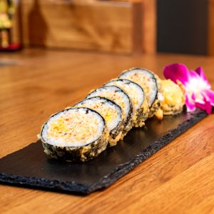 Tempura maki με την αυθεντική σαλάτα surimi
