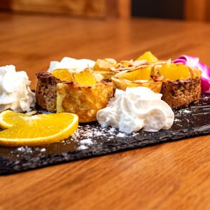 Μπανάνα σε τεμπούρα μέσα σε ομελέτα tamago